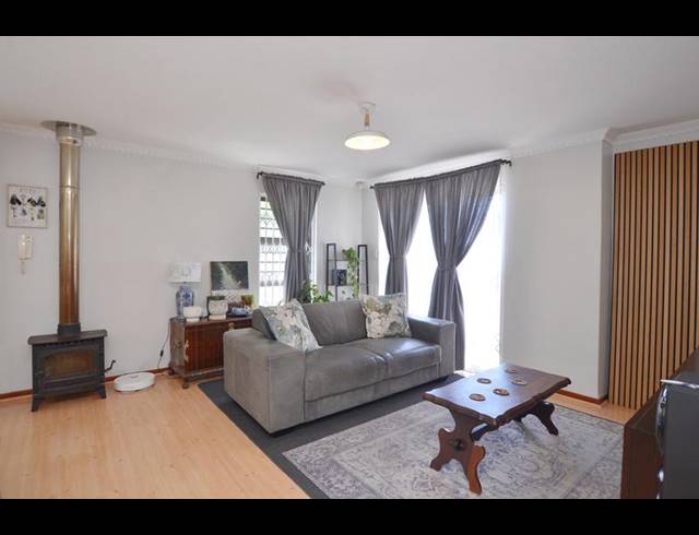 3 BEDROOM TOWNHOUSE FOR SALE IN VERGESIG